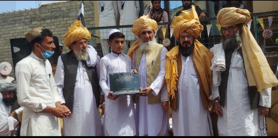 جنوبی وزیرستان: اسکول میں اچھی کارکردگی دکھانے والے بچوں کو نقد انعام کے ساتھ اور کیا دیا گیا؟